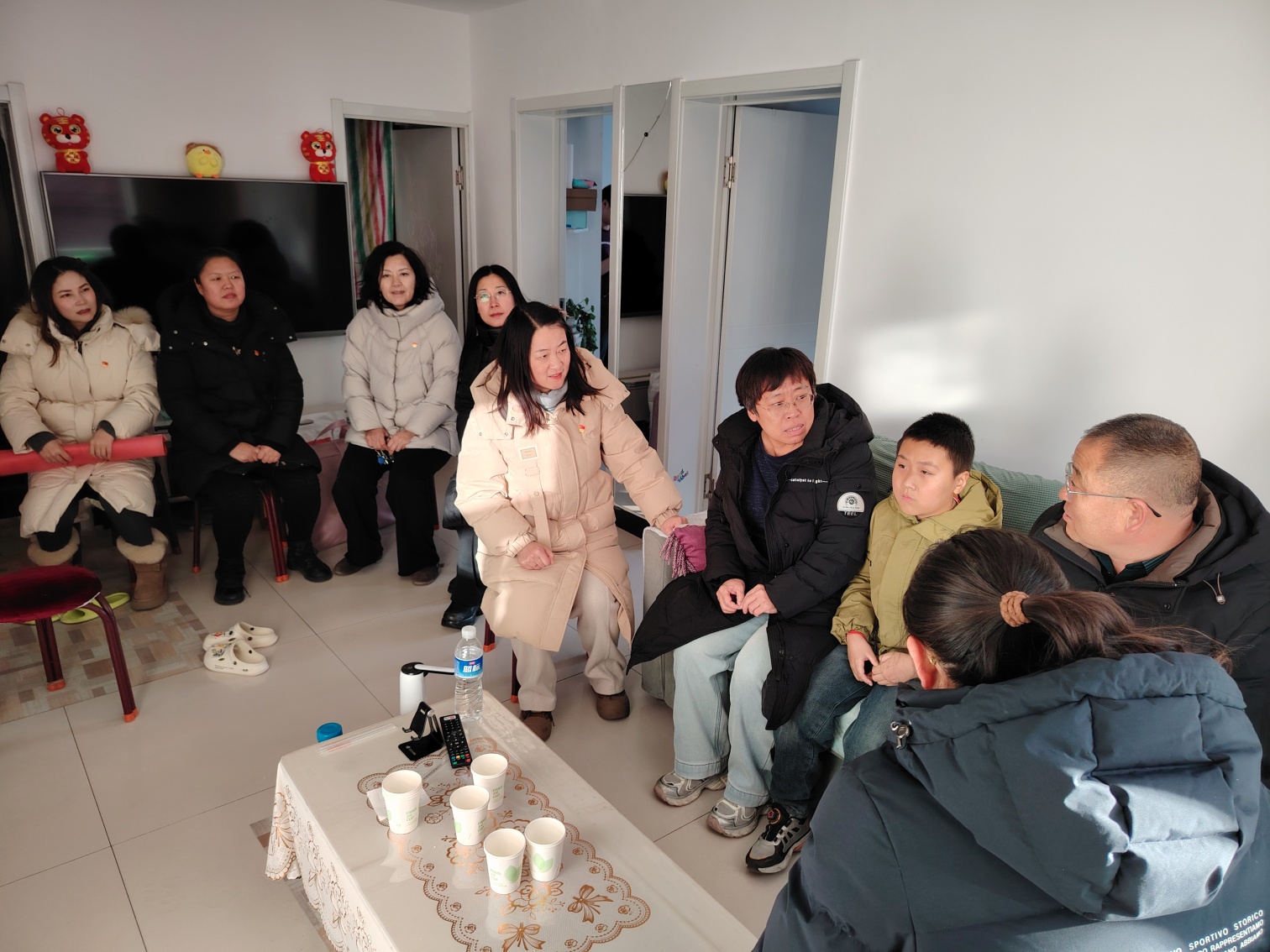 1767753973217719.jpg 平矿二小开展“寒冬送温暖,关怀润童心”寒假困难儿童走访慰问活动照片2_副本.jpg