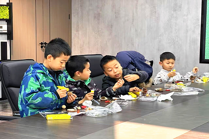 1767925160591247.jpg 江苏省南京市玄武区红山街道红山社区关工委:探秘生物隐身术,解码自然魔法书 (2).jpg