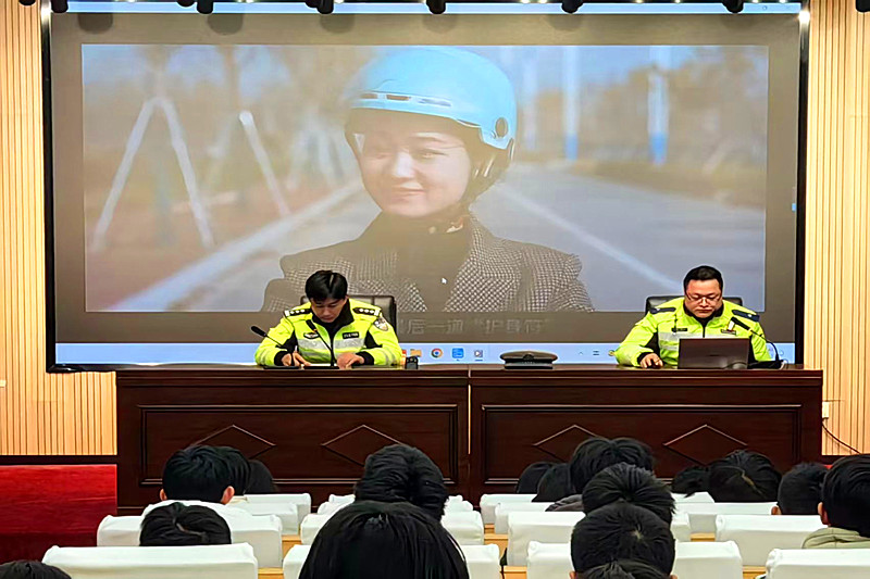 1767929890993856.jpg 江苏省南京市六合中等专业学校关工委举办交通安全专题讲座(3).jpg