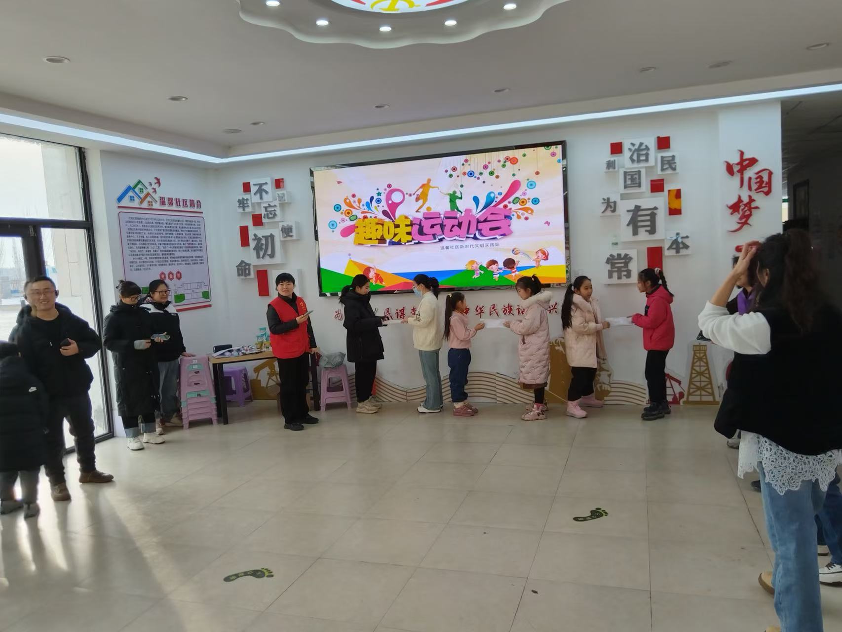 1768185951680709.jpg 大庆市红岗区银河街道温馨社区关工小组、妇联开展“童心飞扬 ”寒假趣味运动会 (3).jpg