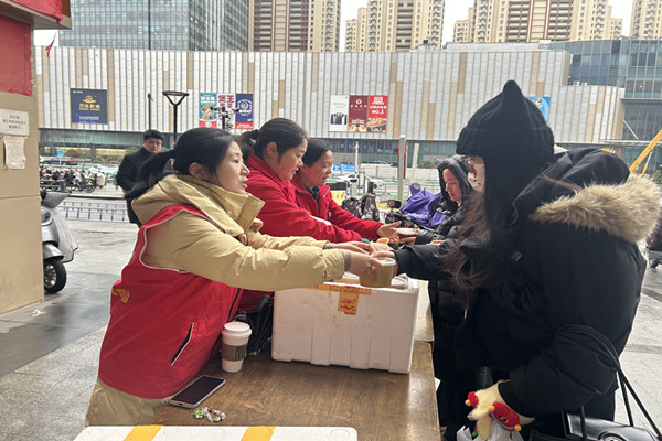 1769396850710534.jpg 腊八节送粥_副本.jpg