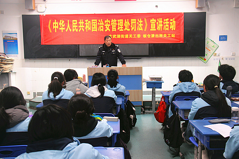 玄武湖街道关工委联合多部门开展法治宣讲进校园活动(2).jpg