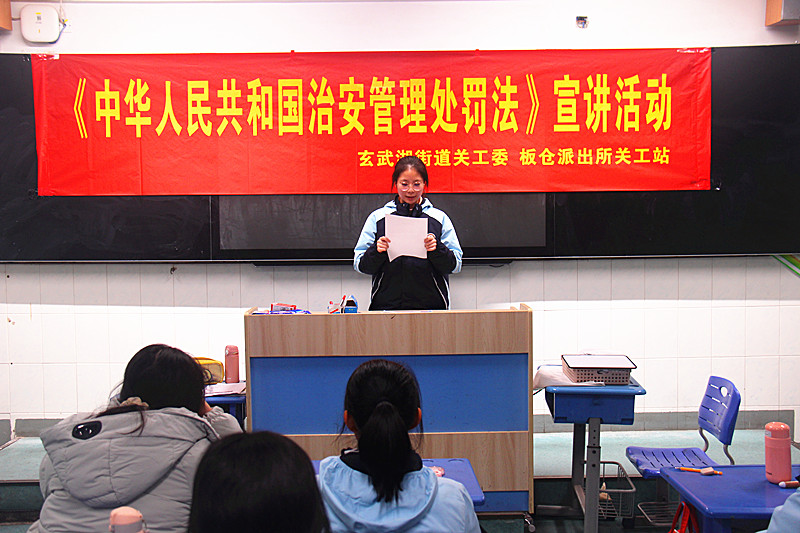 玄武湖街道关工委联合多部门开展法治宣讲进校园活动(3).jpg
