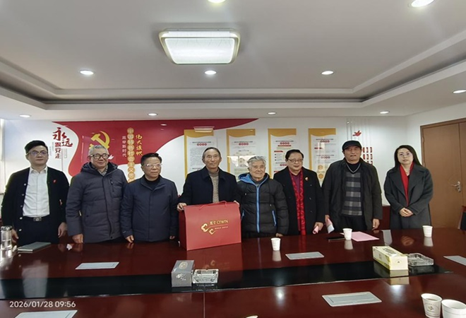 1769672459145721.png 2025.1.28肖仲伟等走访慰问汾湖严建生等优秀“五老”.png