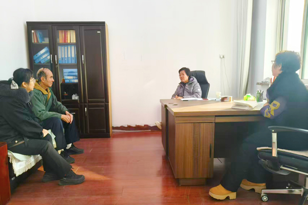 1769674633424548.jpg 2026.01.29上午,东风街道关工委分管领导纪工委书记马燕到溪湖区区关工委拜见李维华主任王劲松秘书长照片.jpg