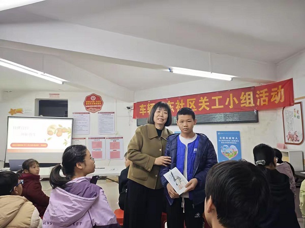 1770086836533481.jpg 1月29日,柳南区鹅山街道车辆厂东社区关工小组开展“向阳而生 自律自信”寒假专题宣讲活动(李海雪).jpg