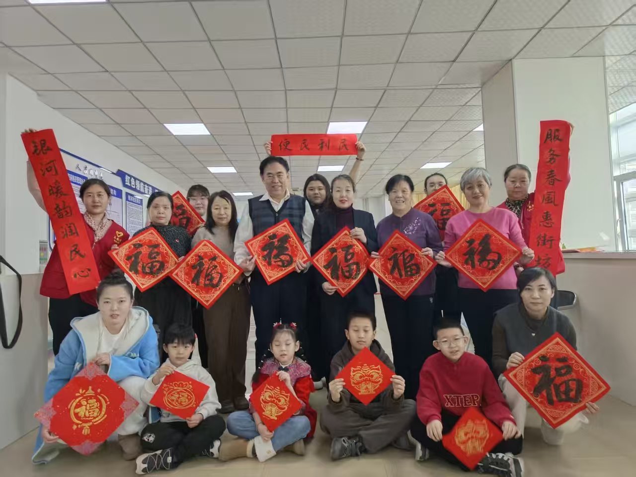 1770260827823404.jpg 大庆市红岗区银河街道银河社区关工小组开展“翰墨迎新春·福韵润童心”民俗文化主题实践活动 (1).jpg