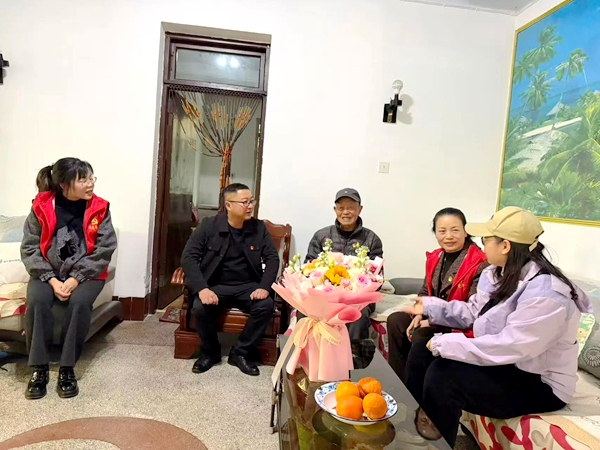 1770297315938998.jpg 慰问现场.jpg