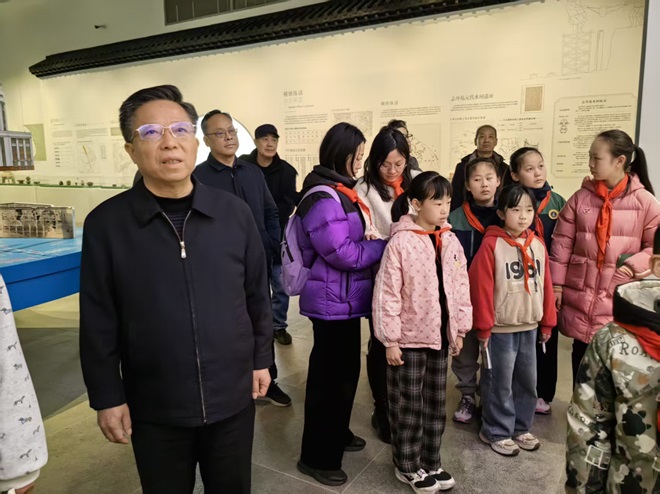 1770346987632797.jpg 我区启动开展“缤纷的冬日”校外辅导暨“我爱家乡”研学4----.jpg