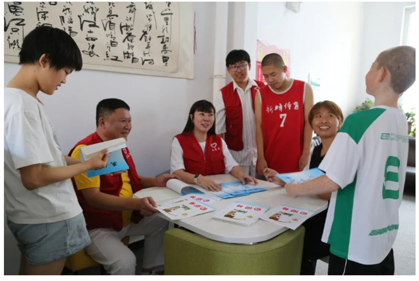 草原兰哈达协会王彤 暖心“彤”行，爱满草原捐赠活动照片2_副本.jpg