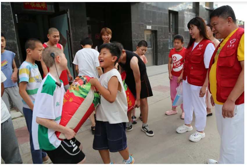 草原兰哈达协会王彤 暖心“彤”行，爱满草原捐赠活动照片4_副本.jpg