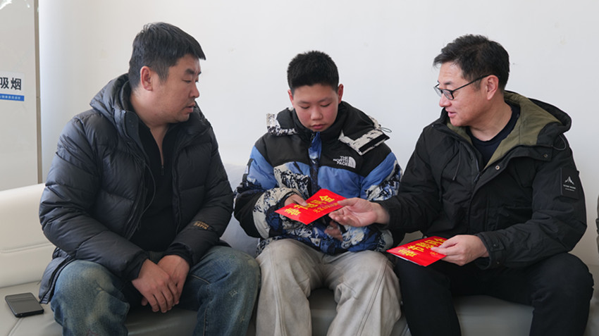 草原兰哈达协会“情暖童心 ，爱满宝山”为残障儿童送年礼活动照片1_副本.jpg