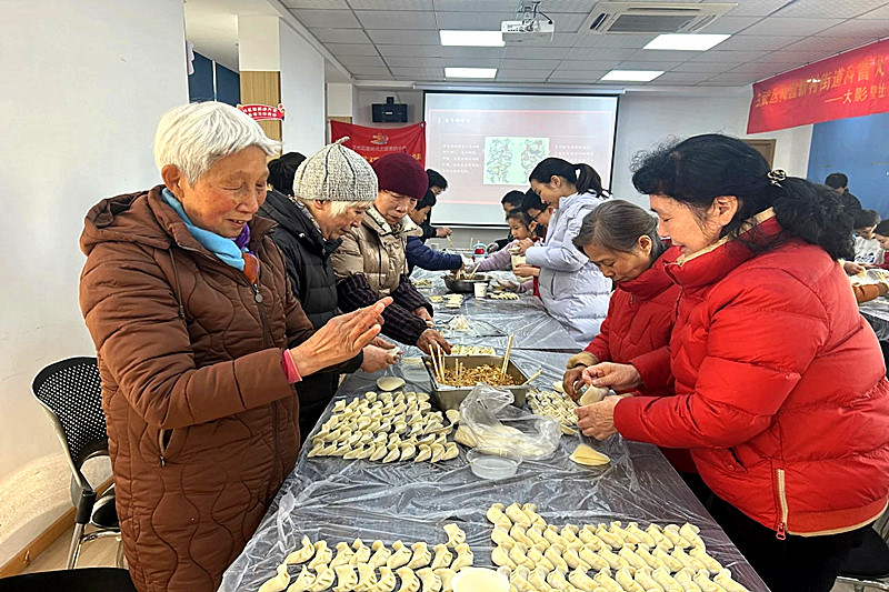 1772077195398054.jpg 江苏省南京市玄武区梅园新村街道大影壁社区关工委开展“老少同乐贺新春”主题活动(3).jpg