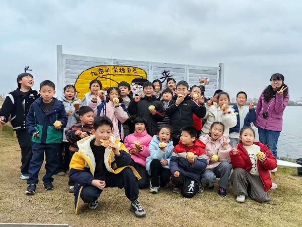 【盛泽镇】黄家溪村关工委：巧手焙香趣 研学伴成长.jpeg