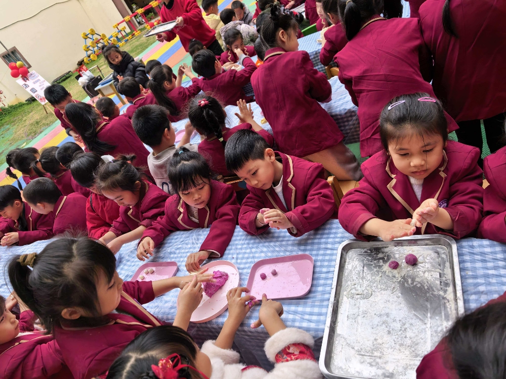 3月3日，广西壮族自治区柳州市鱼峰区红锋社区关工领导小组开展“闹元宵 享团圆”游园活动 (1).jpg