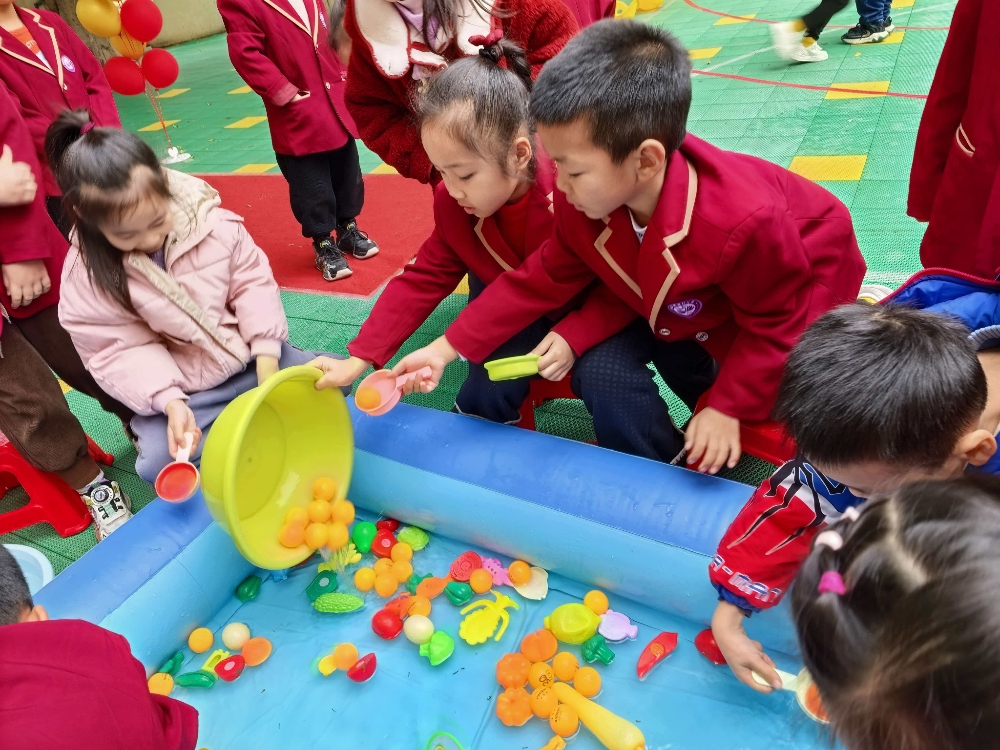 3月3日，广西壮族自治区柳州市鱼峰区红锋社区关工领导小组开展“闹元宵 享团圆”游园活动 (3).jpg