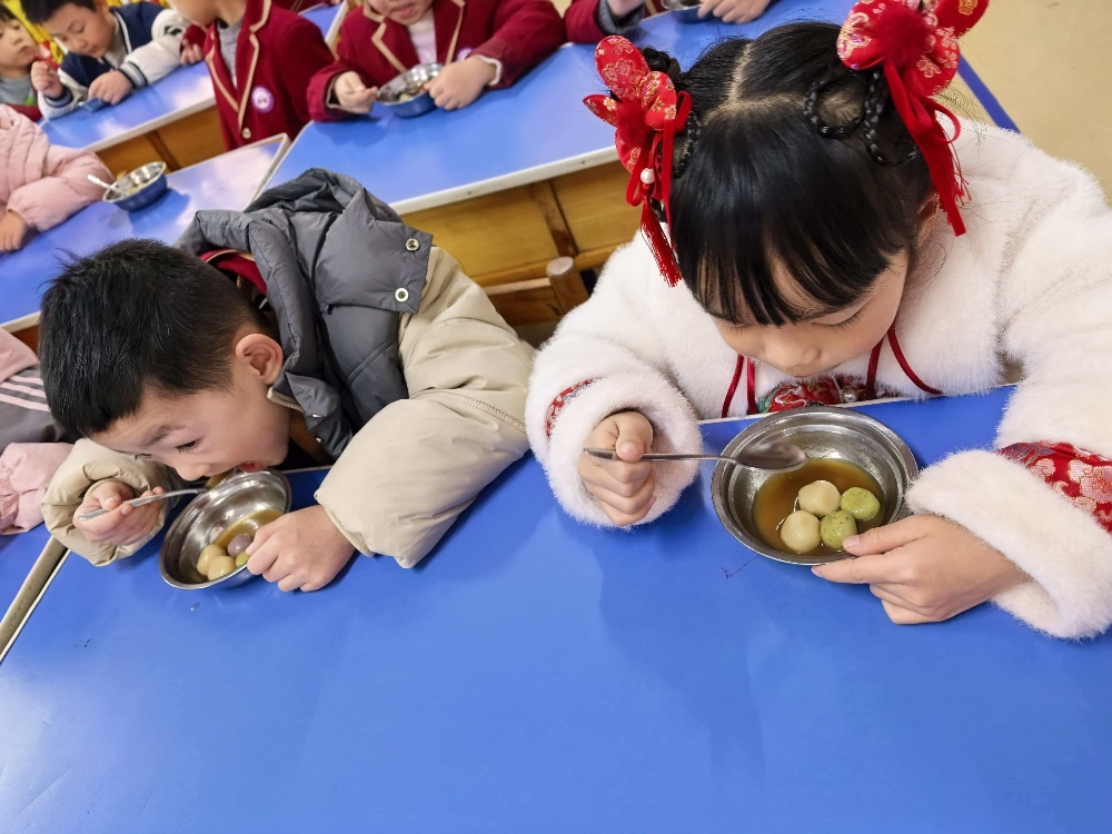 3月3日，广西壮族自治区柳州市鱼峰区红锋社区关工领导小组开展“闹元宵 享团圆”游园活动 (5).jpg