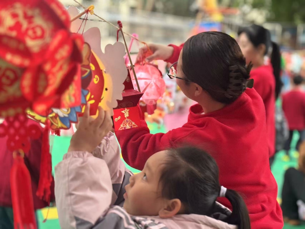 3月3日，广西壮族自治区柳州市鱼峰区红锋社区关工领导小组开展“闹元宵 享团圆”游园活动 (6).jpg
