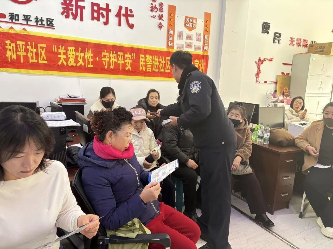 黑龙江省牡丹江市宁安市东京城镇关工委联合派出所开展“关爱女性·守护平安”之民警进社区普法安全宣讲活动.jpg