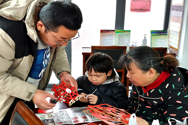 江苏省南京市江北新区大厂街道扬子第三社区关工委开展元宵节亲子主题活动(1).jpg