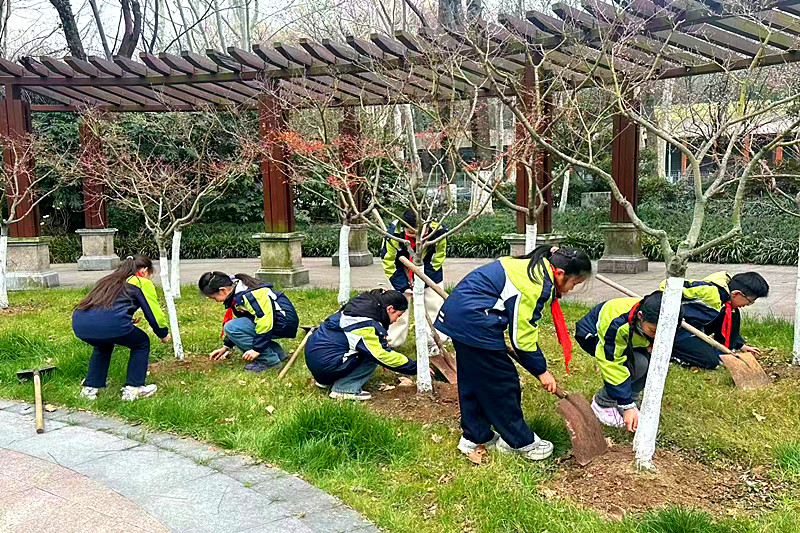 玄武湖街道关工委联合组织青少年学生开展植树节主题活动(1).jpg