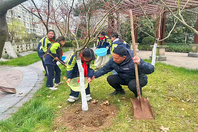 玄武湖街道关工委联合组织青少年学生开展植树节主题活动(6).jpg