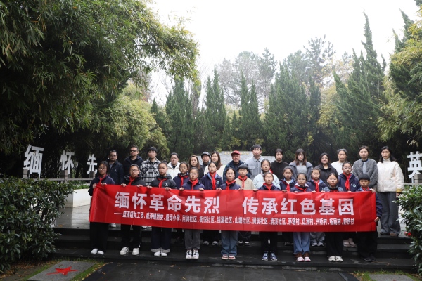 盛泽镇关工委：村社校同行祭英烈 红色薪火代代传.jpg