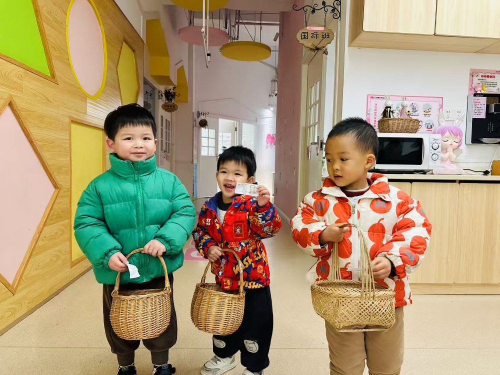 3月17日，广西壮族自治区柳州市天湖社区关工小组开展“萌娃当家学理财 趣味市集乐翻天”主题活动 (2).jpg