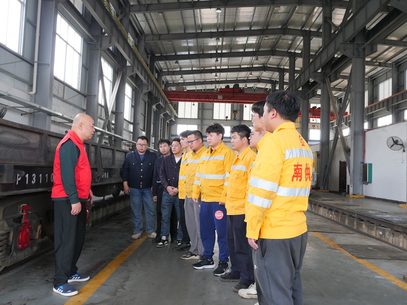 1773929629983846.jpg 图为段“五老”陆建辉作动员讲话.jpg