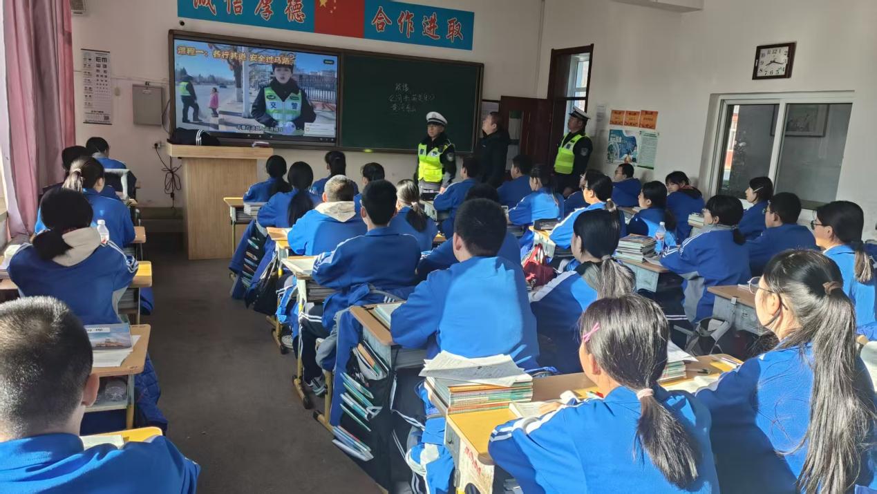红中学交通课1.jpg