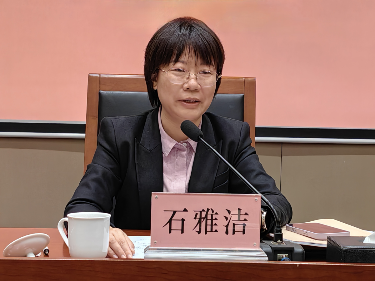 石雅洁.jpg