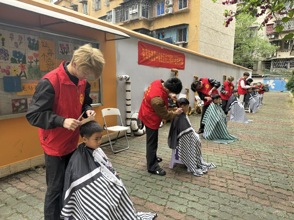 景中苑社区关工小组开展“春龙抬首 童心焕新”主题活动照片1.jpg