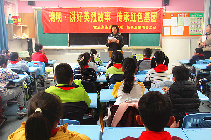 玄武湖街道关工委联合开展红色故事进校园主题宣讲(1).jpg