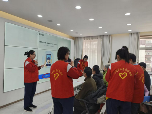 公园社区开展反诈科普宣传活动2_副本.png