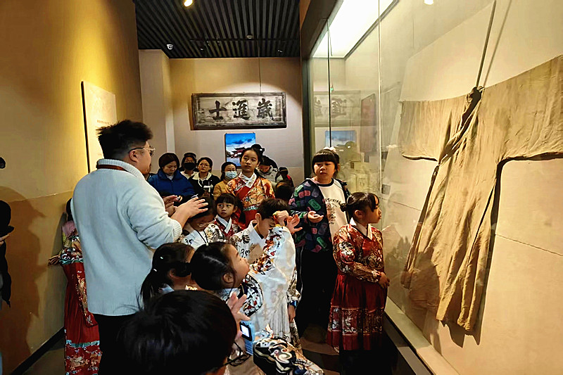 江苏省南京市玄武区梅园新村街道大影壁社区关工委开展“礼承新六艺，智启少年行”活动(1).jpg