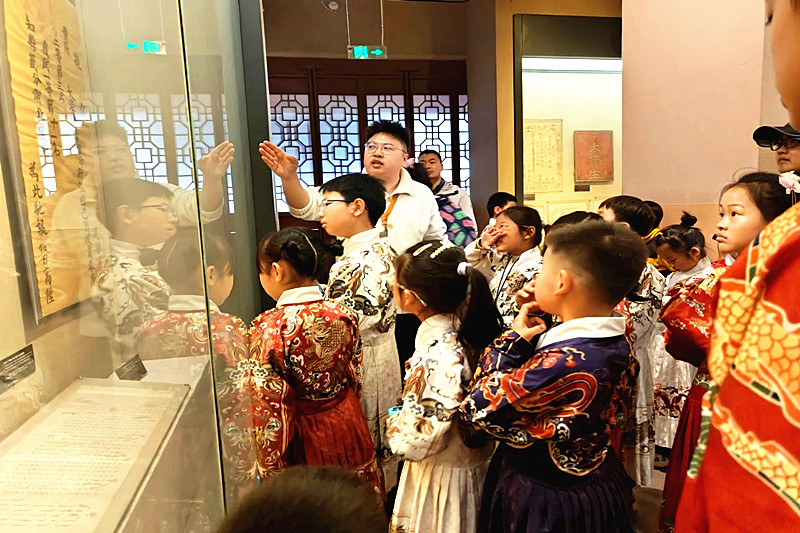 江苏省南京市玄武区梅园新村街道大影壁社区关工委开展“礼承新六艺，智启少年行”活动(2).jpg