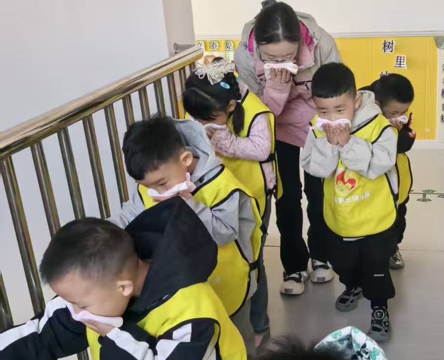 三幼消防演2.jpg