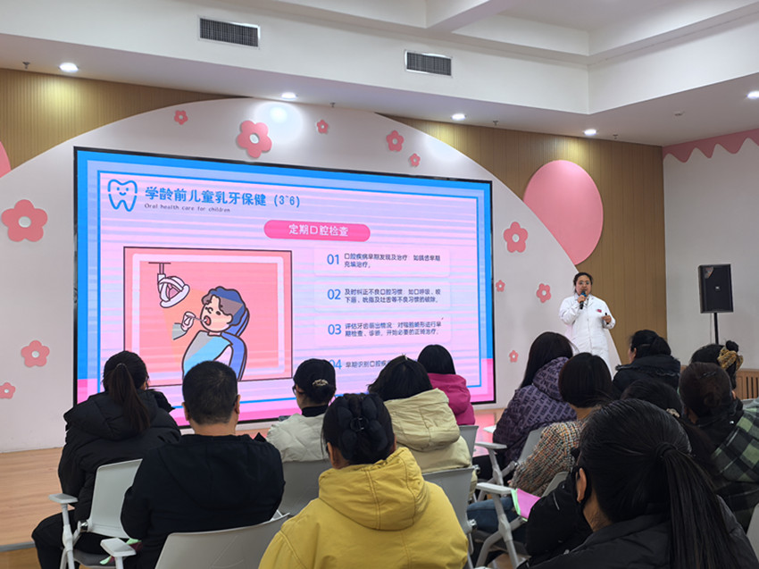 第六幼儿园“守护成长家园同行 ”健康知识教育活动照片1_副本.jpg