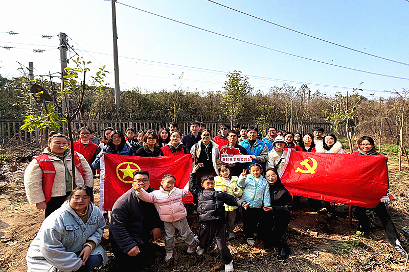 江苏省南京市栖霞区栖霞街道栖霞社区关工委开展植树节主题活动(4).jpg