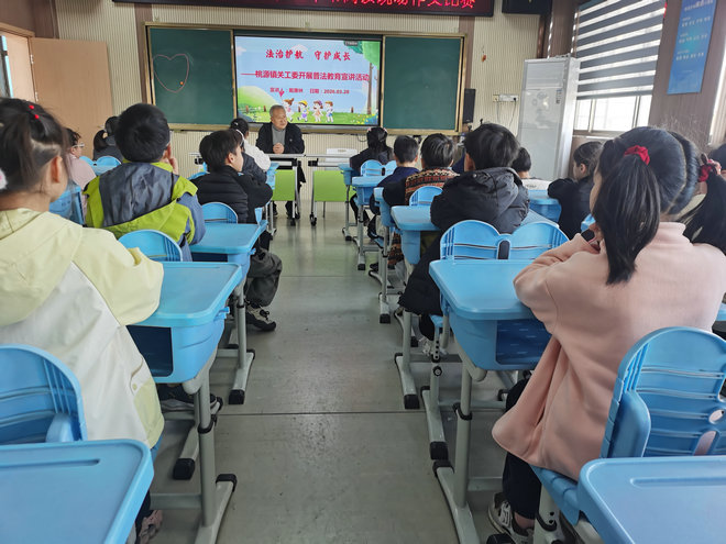 桃源镇：开展“法治护航，守护成长”法治讲座.jpg