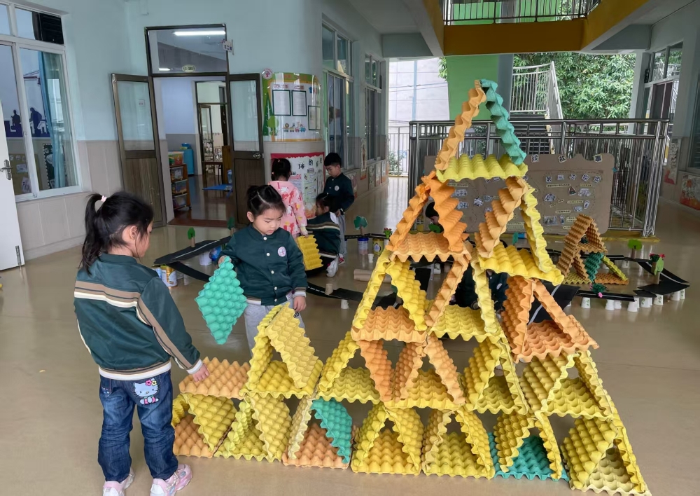 3月30日，广西壮族自治区柳州市鱼峰区天湖社区关工小组联合幼儿园，共同开展“童心筑梦 护航成长”创意建构主题活动4.jpg