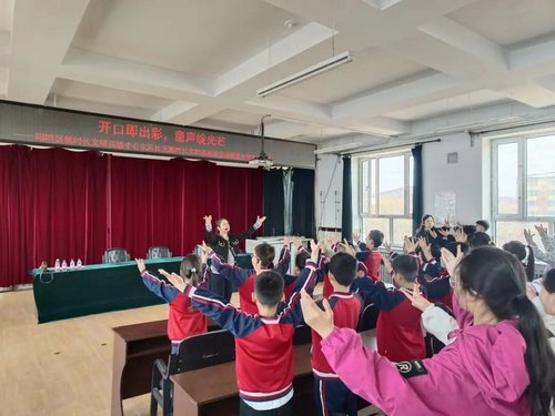 东风社区开展口语训练活动2_副本.png