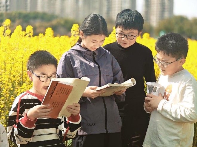 1774938769755663.jpg 【江陵街道】白龙桥社区开展耕读活动.jpg