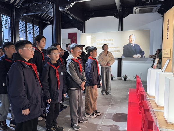 1775025776769192.jpeg 【盛泽镇】舜湖社区关工委:清明寄哀思 少年承壮志2.jpeg
