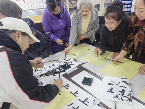 东风社区开展书法传文明活动2_副本.png