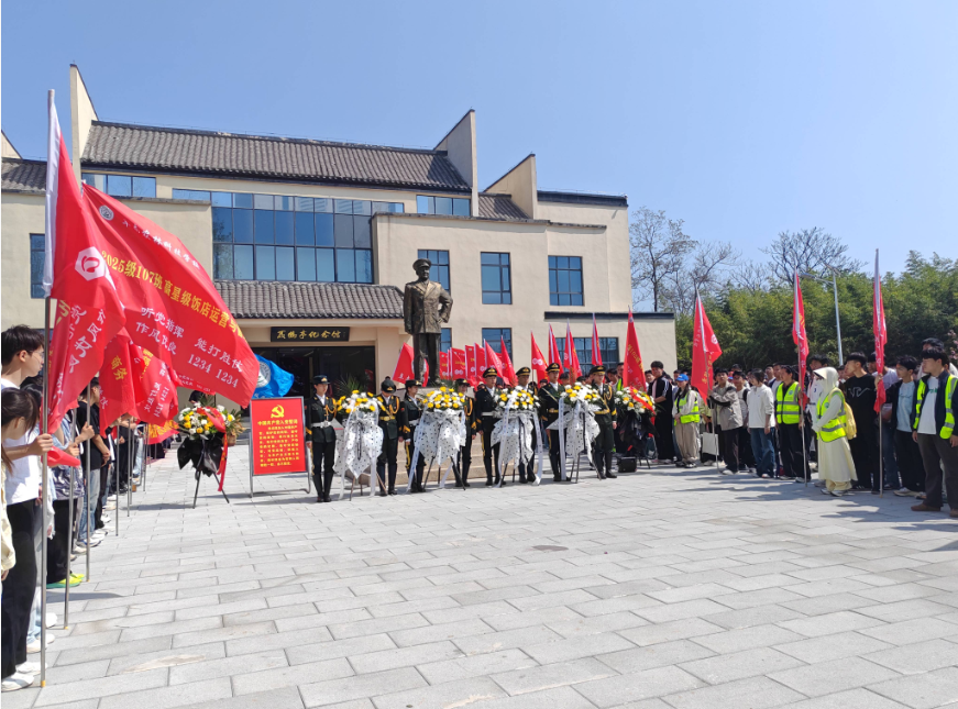 缅怀革命先烈 ，传承红色基因-安徽省阜阳市阜南县关工委联合阜南农林科技学校开展清明祭英烈徒步研学活动1.png