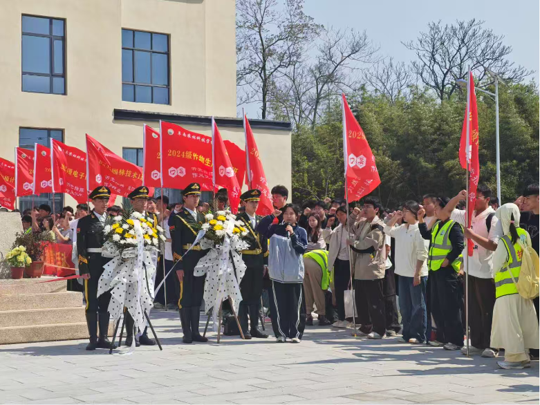 缅怀革命先烈 ，传承红色基因-安徽省阜阳市阜南县关工委联合阜南农林科技学校开展清明祭英烈徒步研学活动3.png