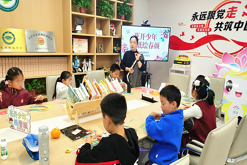 玄武湖街道花园路社区关工委“花开少年”托管班春假衍纸手工活动圆满开展(2).jpg