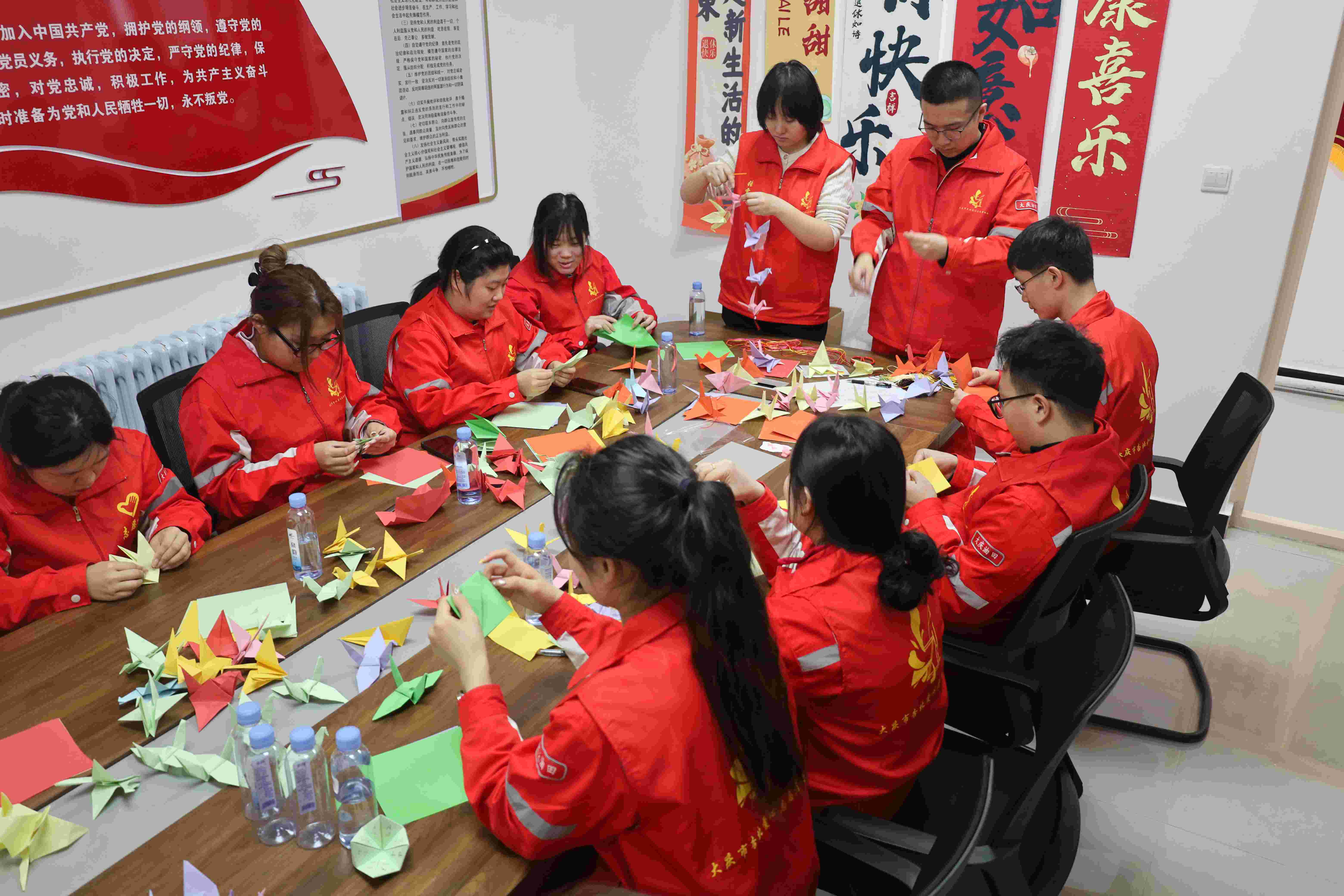 制作纸鹤.jpg