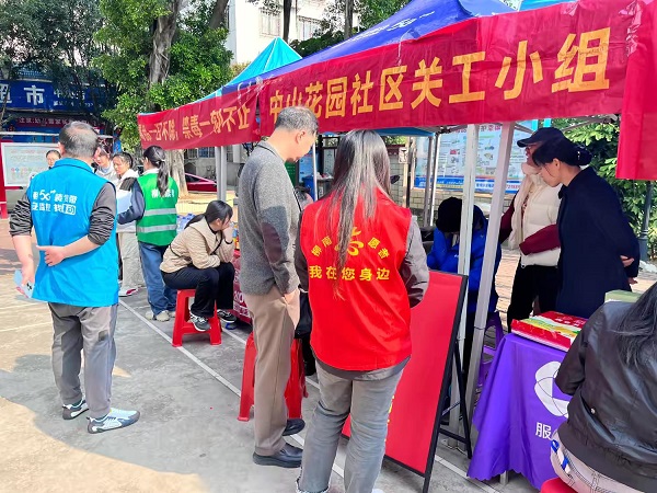 3月6日，柳南区河西街道中山花园社区关工小组联合烛光社文便民服务队开展“践行雷锋精神&nbsp;志愿服务同行”学雷锋志愿服务活动（宁智萱）.jpeg